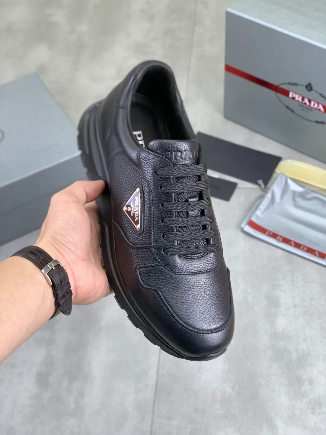 Men's men's shoes💰P580💰【New model】Top quality, new popular models on the official website, which will never go out of style for a century,🆘 The trendy brand (Prada) mainly promotes popular models, avant-garde and versatile fashionable men's shoes, private version molding, cowhide surface splicing 1:1 oil edge processing... fashionable and simple, original imported cowhide interior cowhide feet; the atmosphere and personality are more fashionable, eye-catching and pursuing class. It will subvert old ideas and be a must-have for fashionistas who want to spend time with you! Must keep it! High-end comfort, high-end quality workmanship. Size: 38-44 Various colors available. full package